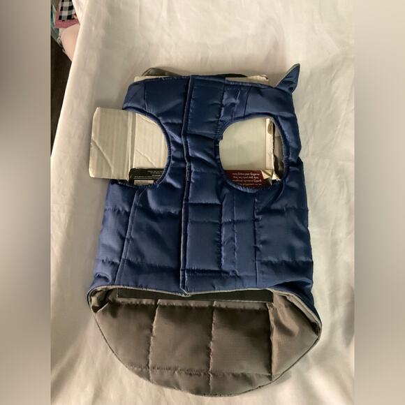 Animal Planet Reversible Puffer Vest Jacket Small Breeds Winter Fall Pets Comfy - Picture 2 of 8